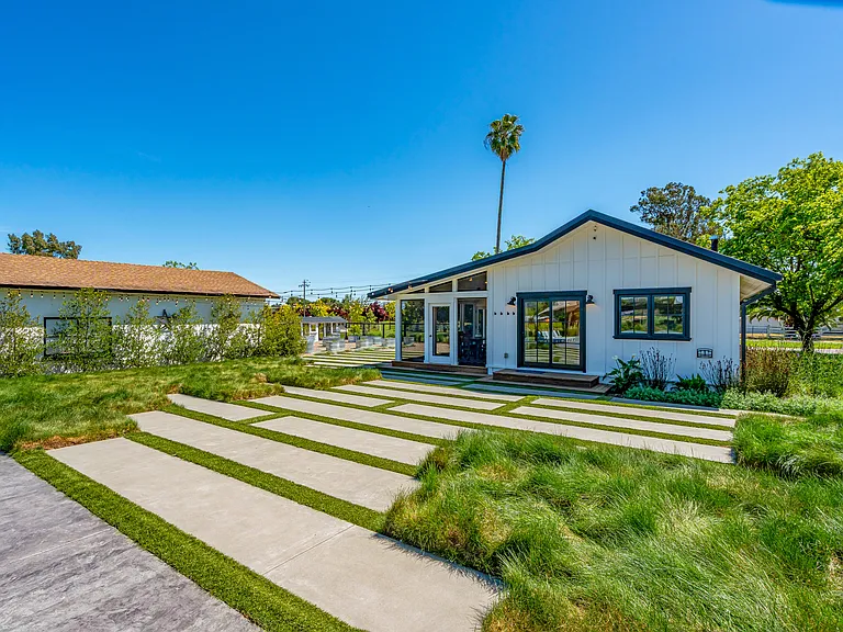 2650 Acacia Ave — Photo 33