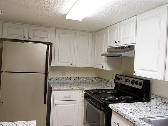 5th image of 8703 N Willow Ave