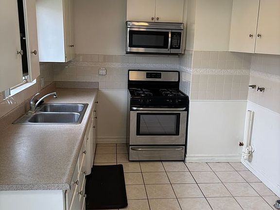 3rd image of 215 S Oak St