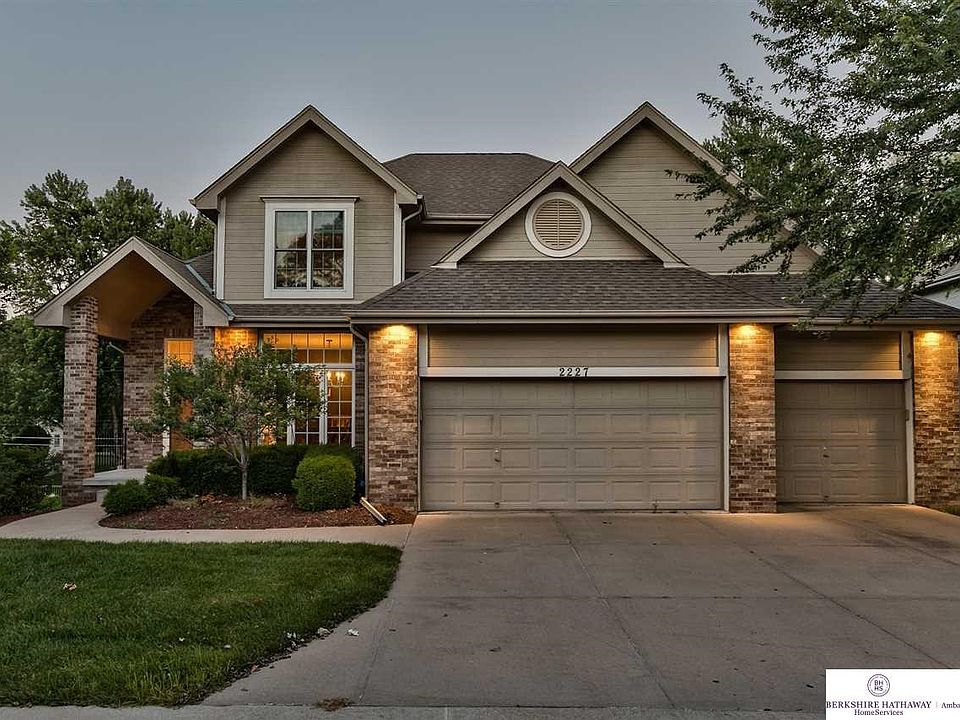 Stunning entrance to the property