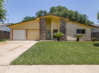 9911 Old Orchard Rd, La Porte, TX 77571