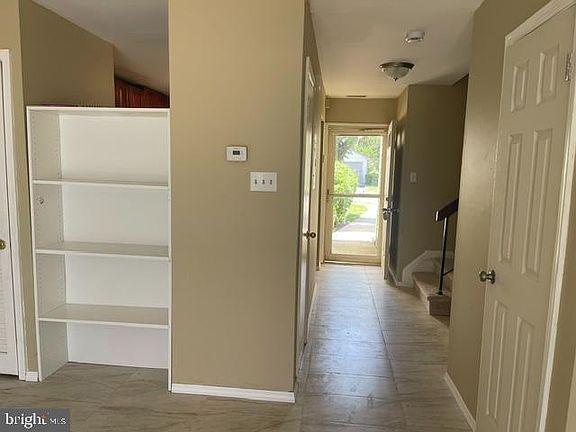 5th image of 13 Chatham Ct