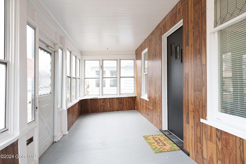 4th image of 902 Vischer Avenue