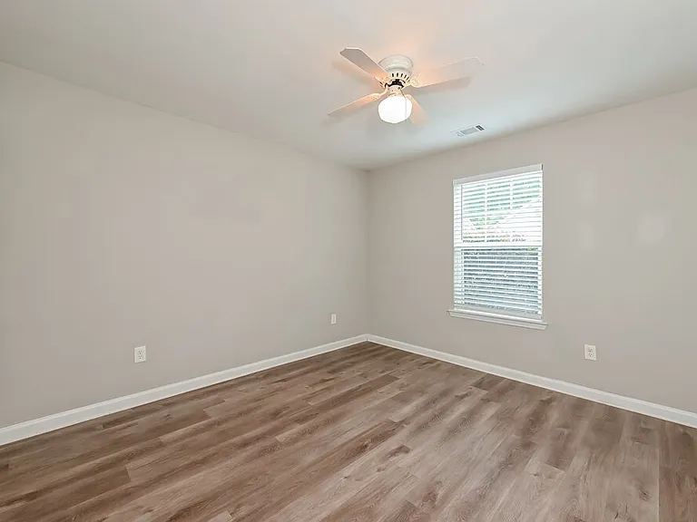 505 Walnut Woods Dr — Photo 13