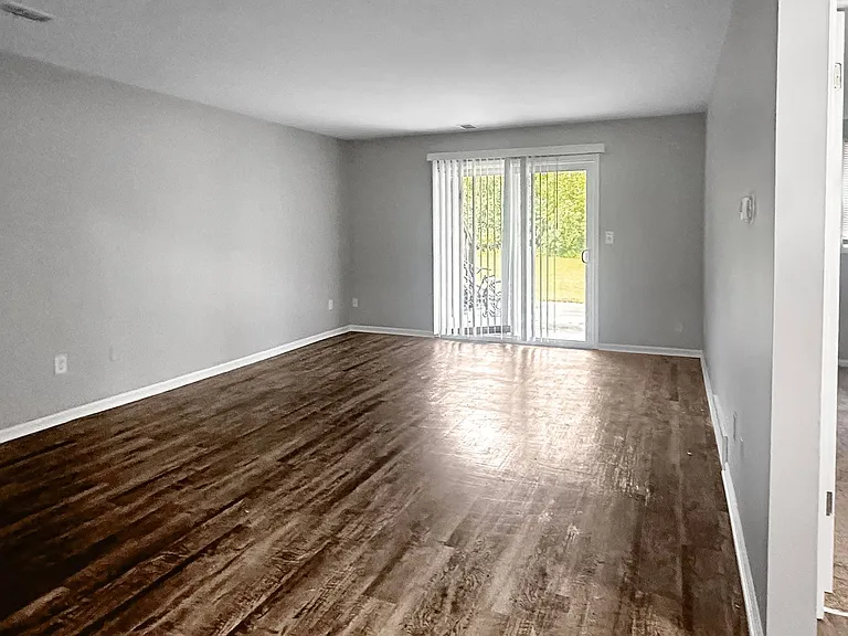 2075 Andrew St SE — Photo 2