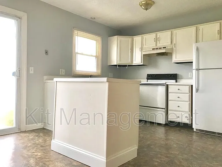 6055 Lewis Ave — Photo 6