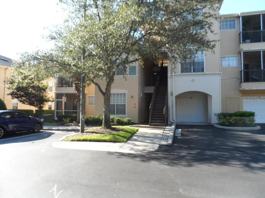 1 bed, 1.0 bath, 851 sqft, $1,585 — Photo 2