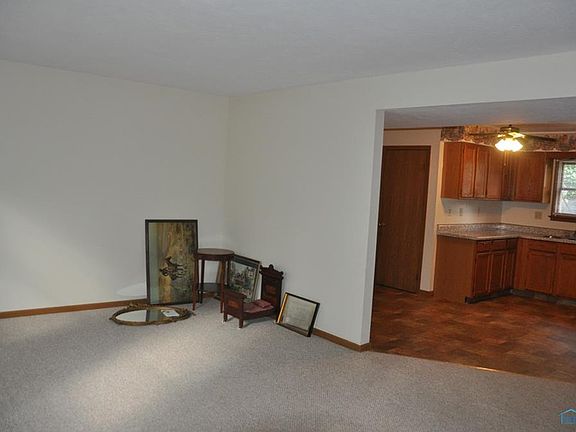 3rd image of 325 S Wood St