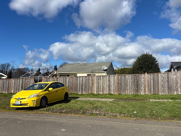 2nd image of 2009 E 35th St