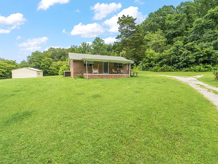 8624 Walnut Springs Ln — Photo 24