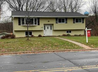 6402 Exchange St, Mc Farland, WI 53558