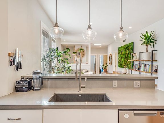 5th image of 472 3rd St #6