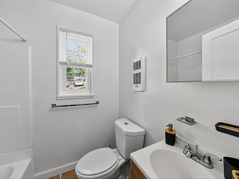 Croydon Manor Apartments — Photo 21