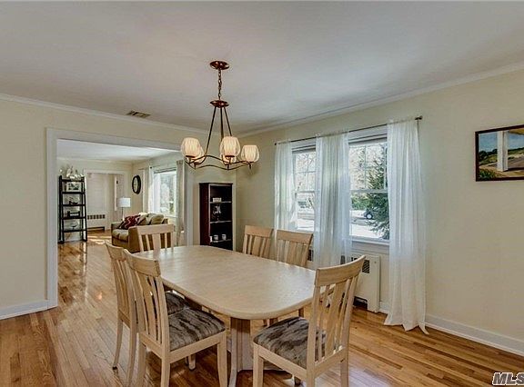 4th image of 485 Youngs Ave