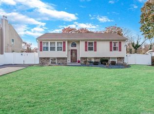 1432A E Forks Rd, Bay Shore, NY 11706