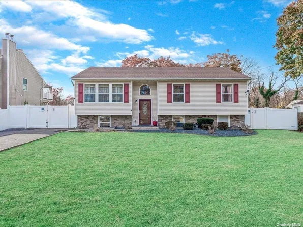 1432A E Forks Road, Bay Shore, NY 11706