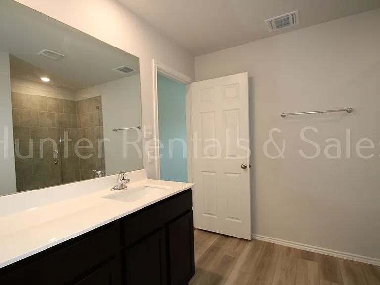 7007 Gilbert Dr — Photo 15