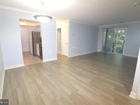 18302 Streamside Dr APT 202, Gaithersburg, MD 20879