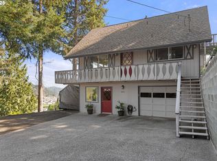 902 S Hill Dr, Reedsport, OR 97467