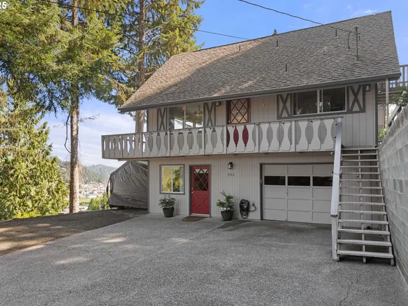 902 S Hill Dr, Reedsport, OR 97467