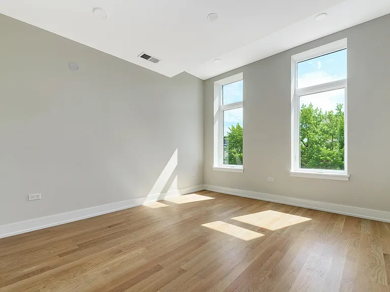 3208 N Southport Ave #305 — Photo 9