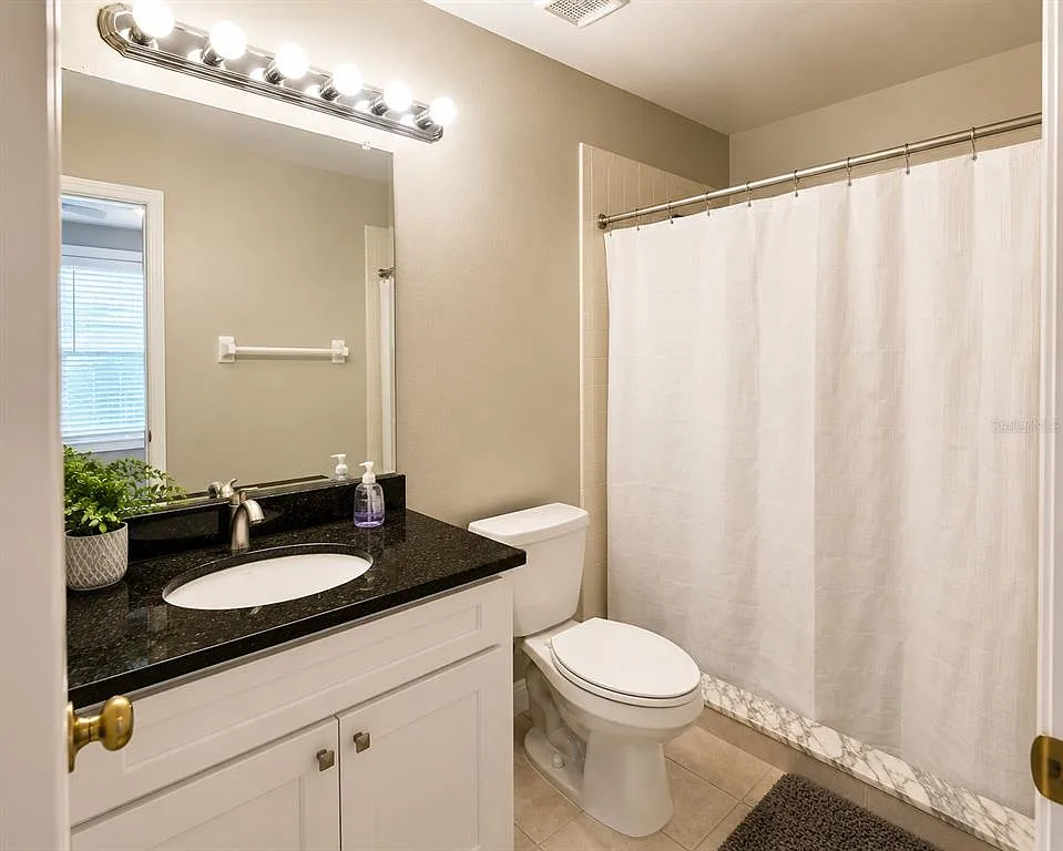 2 bed, 2.0 bath, 1330 sqft, $1,900 — Photo 4