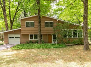 19 Cedar Valley Rd, Poughkeepsie, NY 12603