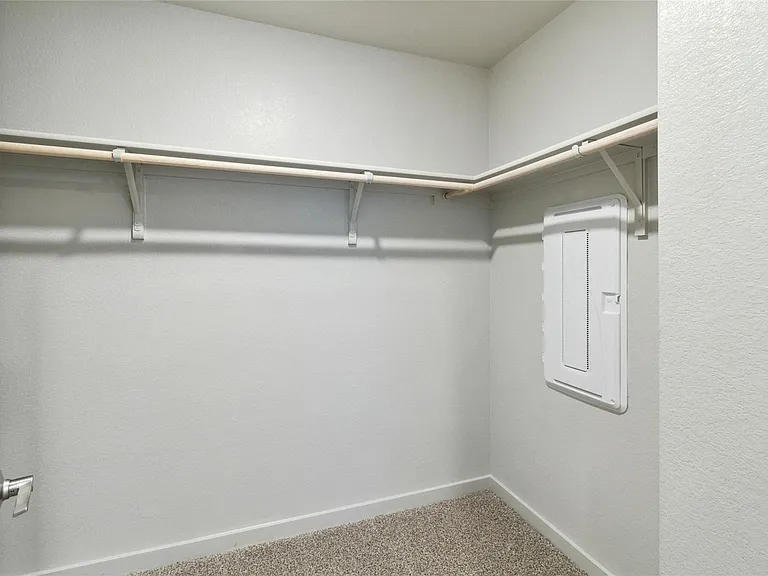 320 Fairfax Ave — Photo 18