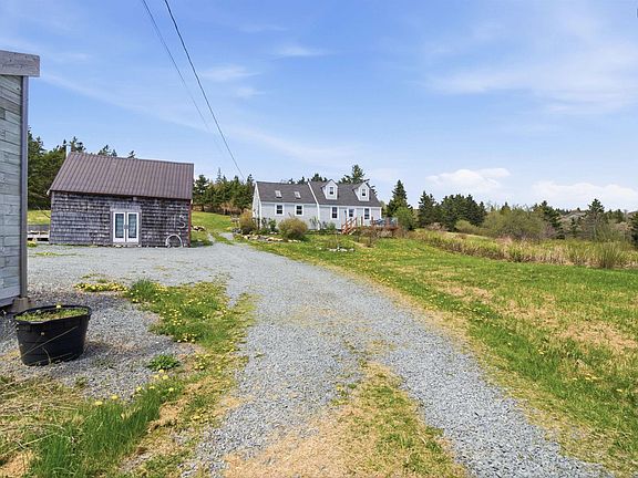 4th image of 15 Shore Rd