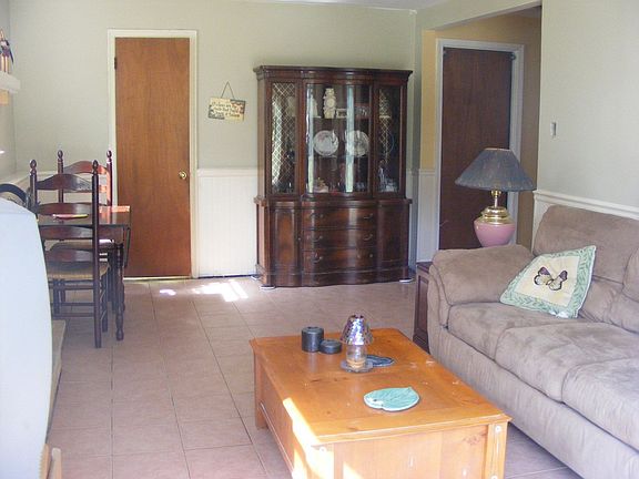 Family Rm w/fireplace