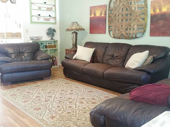 2nd image of 1111 Ponder Ave