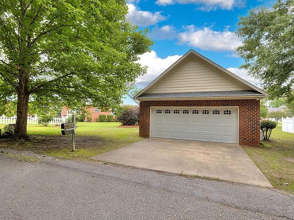 5th image of 3225 Mayflower Ln
