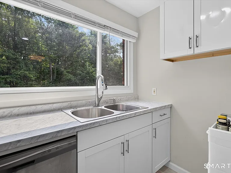 1141 Waterbury Rd — Photo 10
