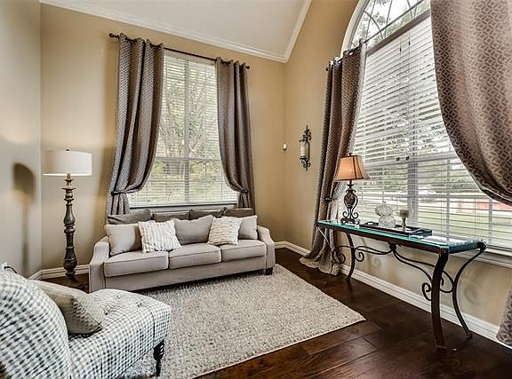 5th image of 601 Broad Leaf Ln
