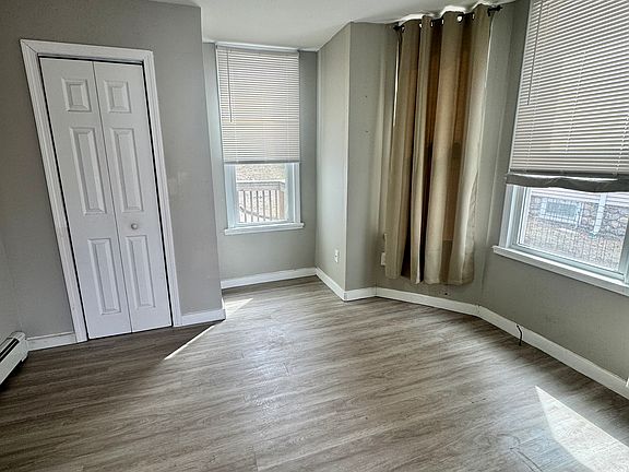 4th image of 124 Meriden Rd #1