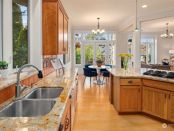 5th image of 491 2nd Avenue S