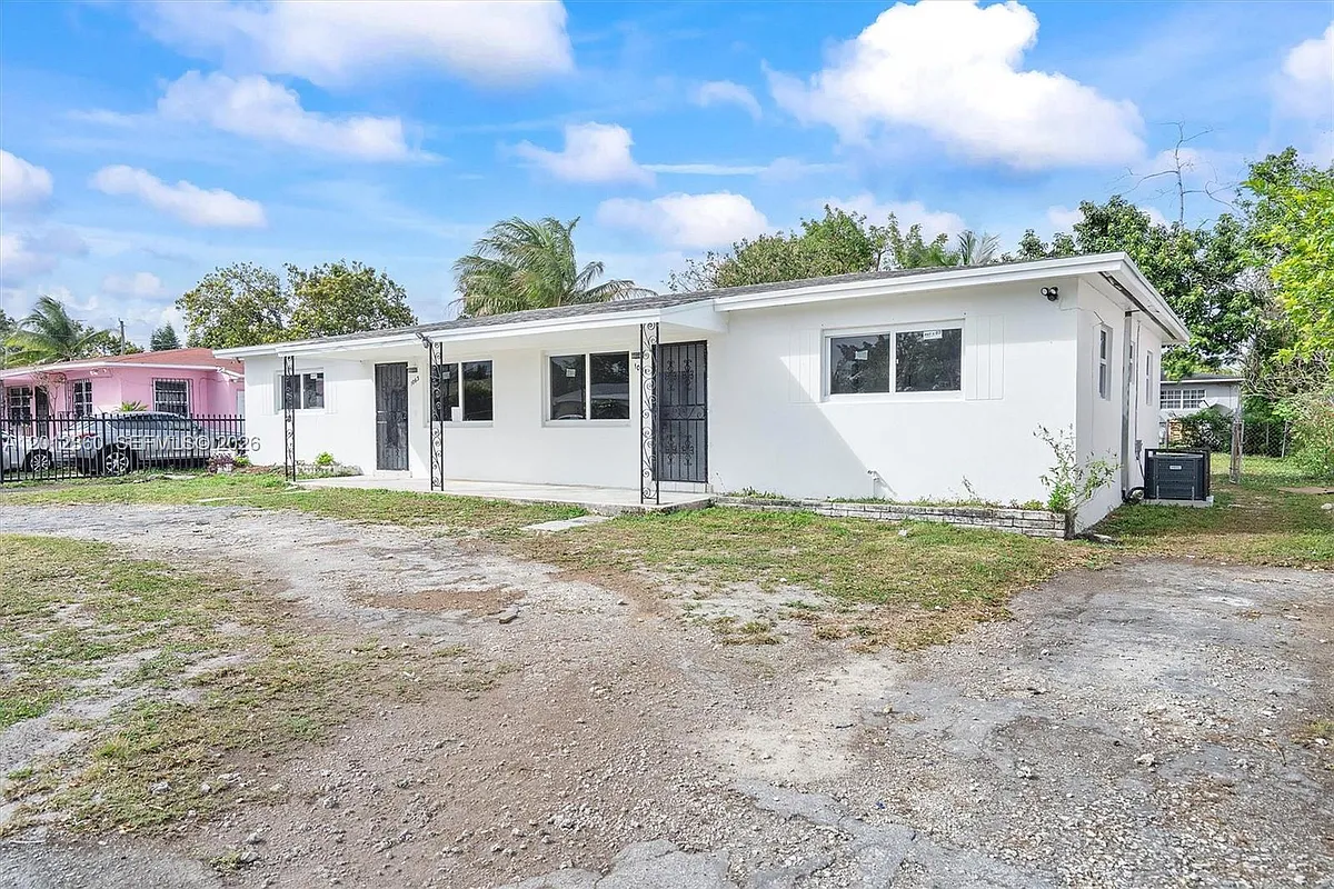 Building Photo - 1061 NW 108th Ter #1063