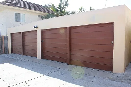 48th St (Garages) — Photo 4