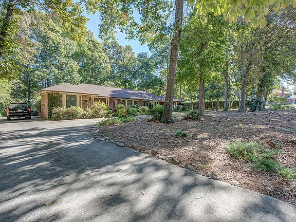 3rd image of 2912 Grampian Dr