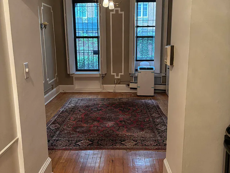 335 E 85th St #1C — Photo 1