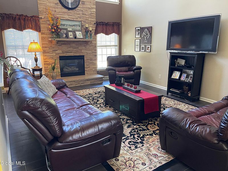 4th image of 2066 Orchard Park Drive