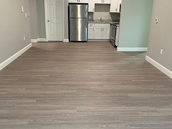 4th image of 15 W Franklin St #201-204-30