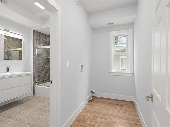 3rd image of 29 Rosemary St Floor 3