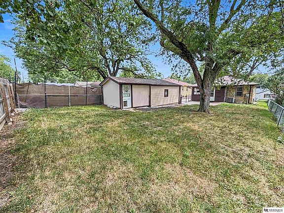 4th image of 4220 E St
