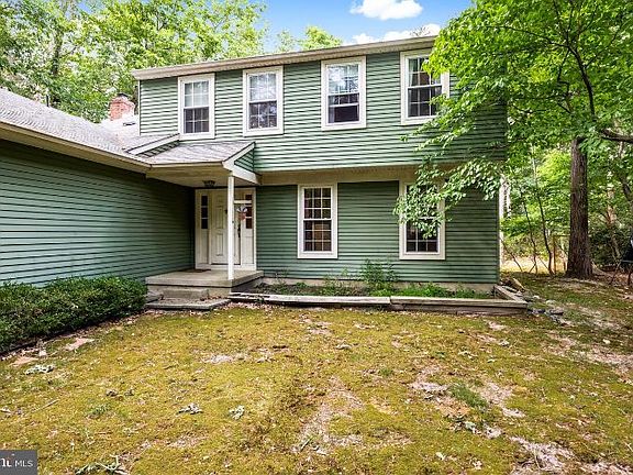 3rd image of 8 Olde Towne Ct