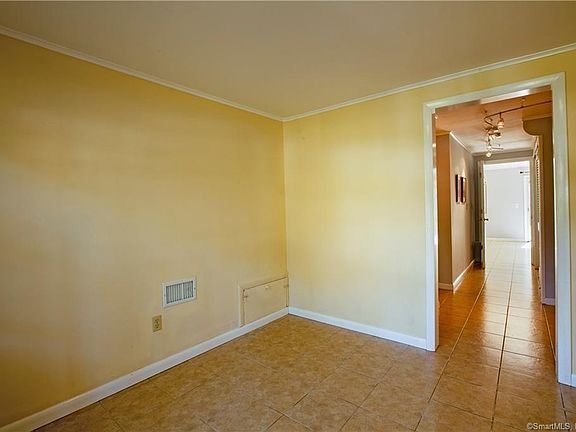 3rd image of 50 Howard Dr