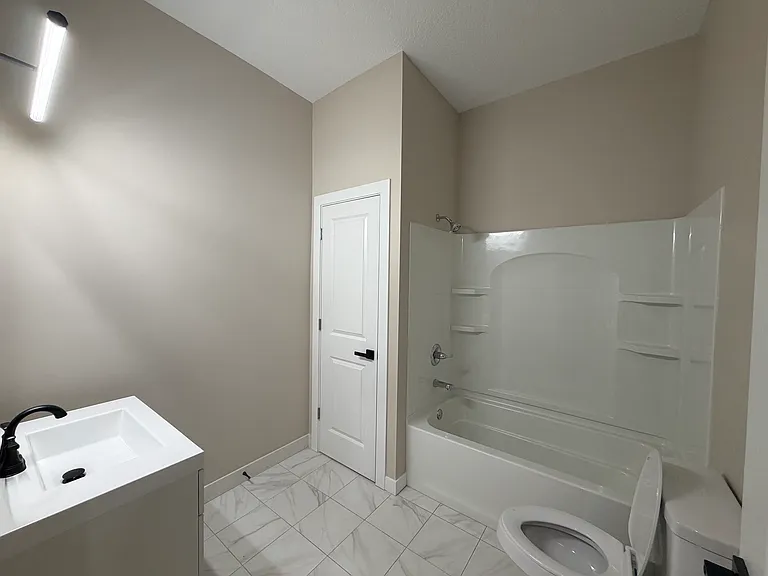 400 N Main St #203 — Photo 5