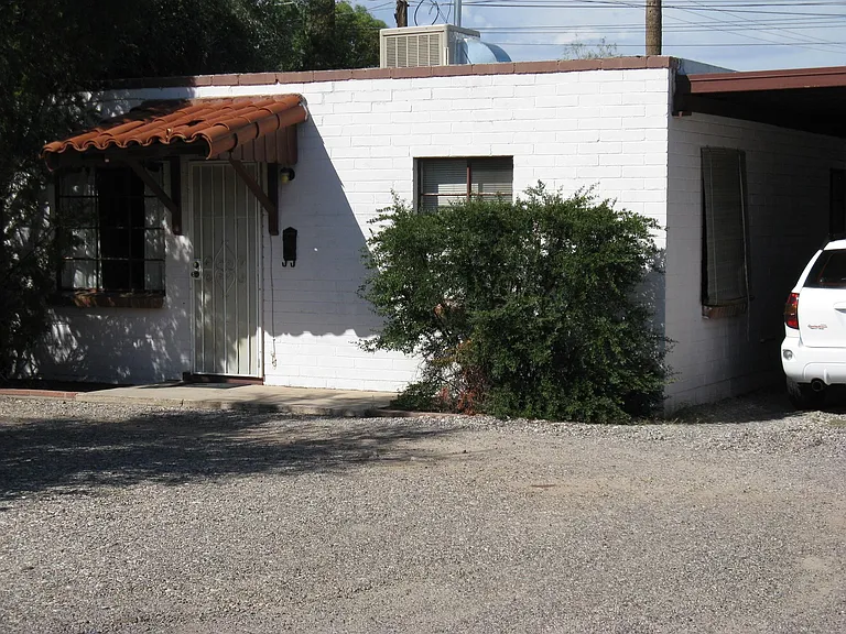 1220 N Jones Blvd #2 — Photo 2