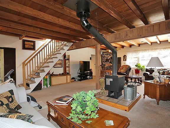 5th image of 983 Canyon Dr.
