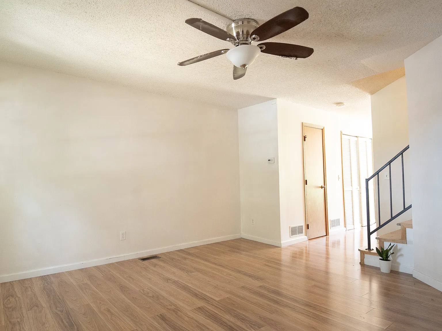 2 bed, 2.5 bath, 1131 sqft, $1,600 — Photo 4